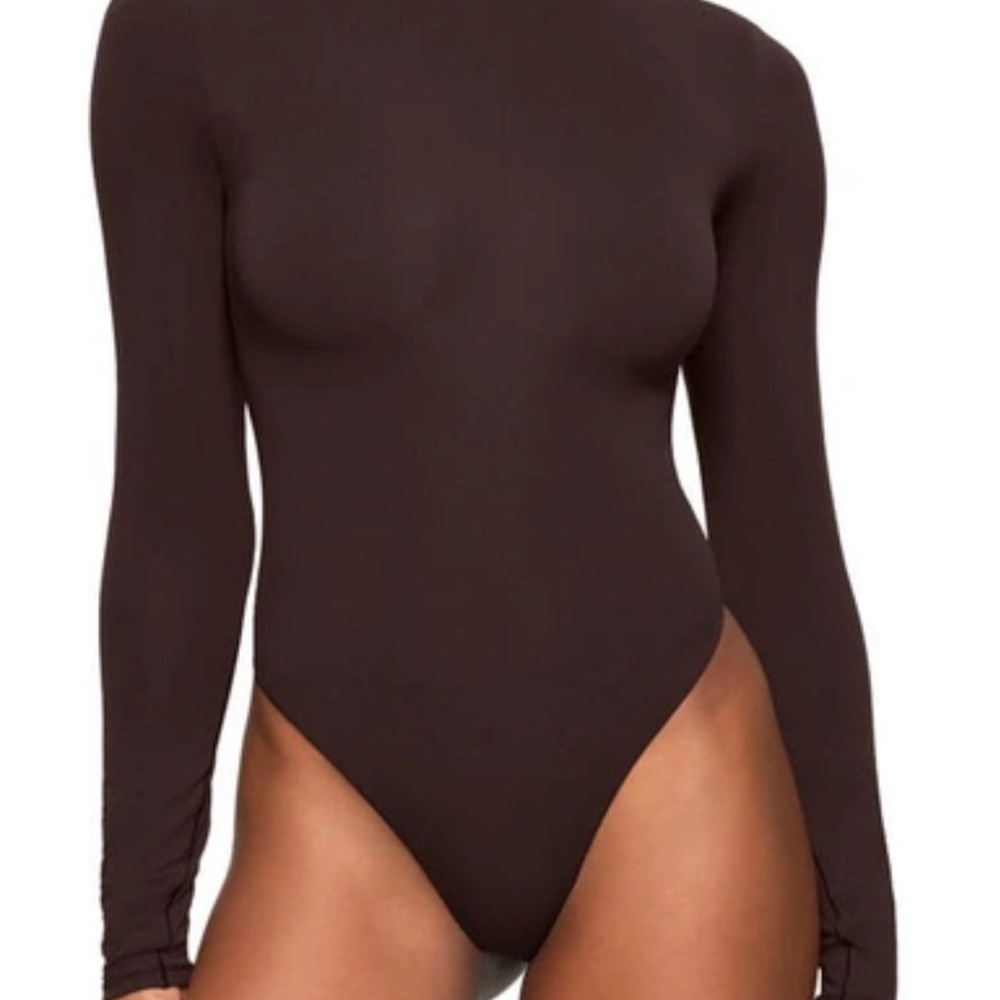 SKIMS Long Sleeve Scoop Bodysuit in Dark Brown